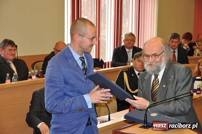 Zdjęcie w galerii na portalu naszraciborz.pl: Pierwsza sesja nowej Rady Miasta. Poznaliśmy radnych funkcyjnych wiadomości z regionu