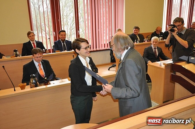 Zdjęcie w galerii na portalu naszraciborz.pl: Pierwsza sesja nowej Rady Miasta. Poznaliśmy radnych funkcyjnych wiadomości z regionu