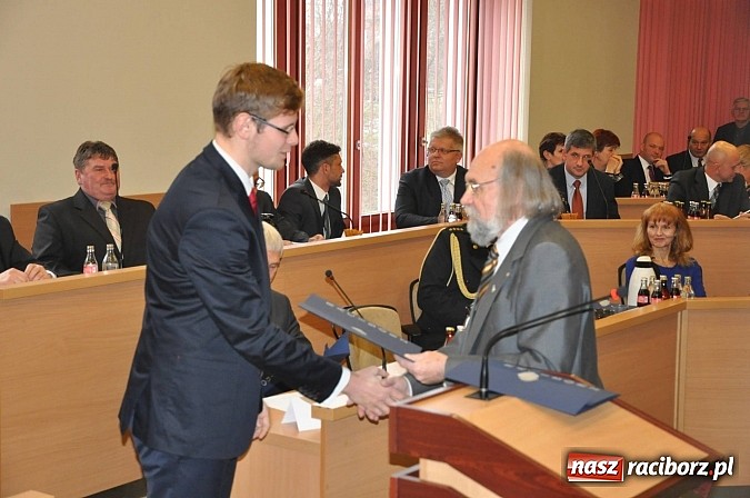 Zdjęcie w galerii na portalu naszraciborz.pl: Pierwsza sesja nowej Rady Miasta. Poznaliśmy radnych funkcyjnych wiadomości z regionu