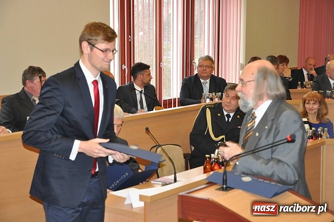 Zdjęcie w galerii na portalu naszraciborz.pl: Pierwsza sesja nowej Rady Miasta. Poznaliśmy radnych funkcyjnych wiadomości z regionu