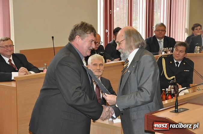 Zdjęcie w galerii na portalu naszraciborz.pl: Pierwsza sesja nowej Rady Miasta. Poznaliśmy radnych funkcyjnych wiadomości z regionu