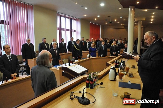 Zdjęcie w galerii na portalu naszraciborz.pl: Pierwsza sesja nowej Rady Miasta. Poznaliśmy radnych funkcyjnych wiadomości z regionu