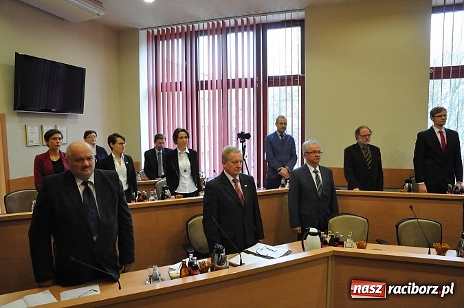 Zdjęcie w galerii na portalu naszraciborz.pl: Pierwsza sesja nowej Rady Miasta. Poznaliśmy radnych funkcyjnych wiadomości z regionu