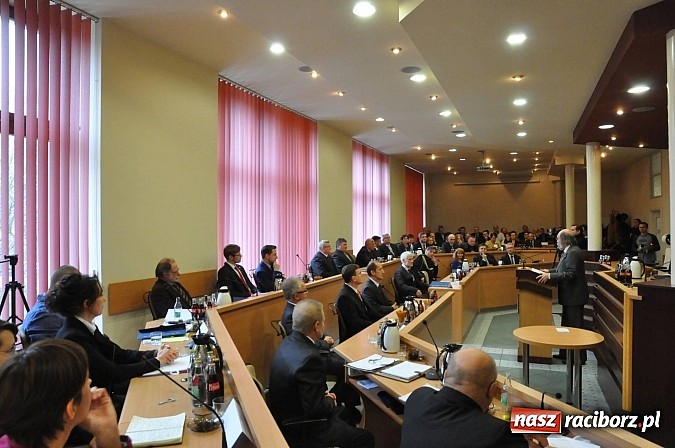 Zdjęcie w galerii na portalu naszraciborz.pl: Pierwsza sesja nowej Rady Miasta. Poznaliśmy radnych funkcyjnych wiadomości z regionu