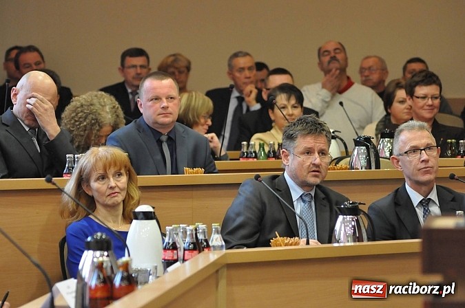 Zdjęcie w galerii na portalu naszraciborz.pl: Pierwsza sesja nowej Rady Miasta. Poznaliśmy radnych funkcyjnych wiadomości z regionu