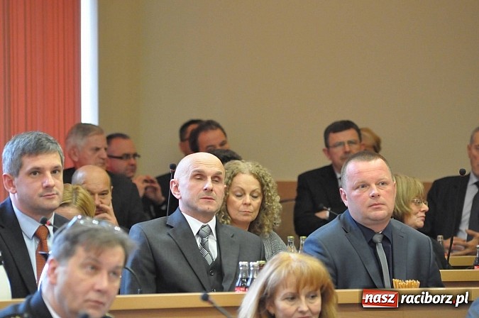 Zdjęcie w galerii na portalu naszraciborz.pl: Pierwsza sesja nowej Rady Miasta. Poznaliśmy radnych funkcyjnych wiadomości z regionu