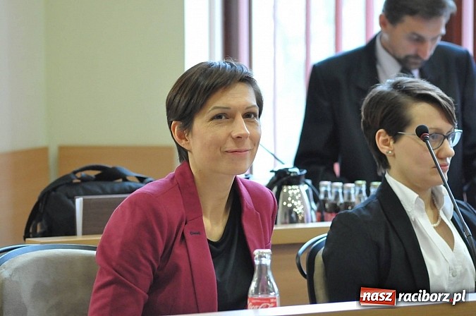 Zdjęcie w galerii na portalu naszraciborz.pl: Pierwsza sesja nowej Rady Miasta. Poznaliśmy radnych funkcyjnych wiadomości z regionu