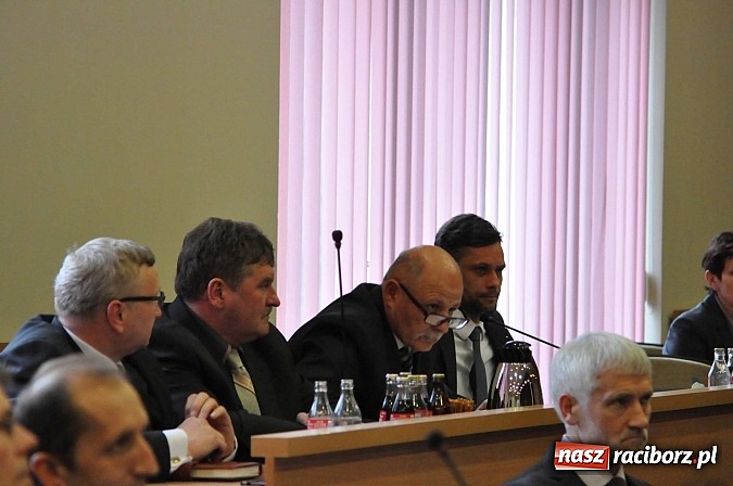 Zdjęcie w galerii na portalu naszraciborz.pl: Pierwsza sesja nowej Rady Miasta. Poznaliśmy radnych funkcyjnych wiadomości z regionu