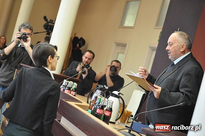 Zdjęcie w galerii na portalu naszraciborz.pl: Pierwsza sesja nowej Rady Miasta. Poznaliśmy radnych funkcyjnych wiadomości z regionu