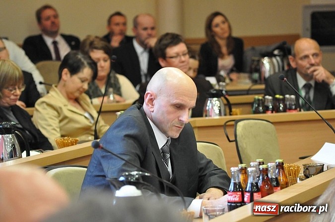 Zdjęcie w galerii na portalu naszraciborz.pl: Pierwsza sesja nowej Rady Miasta. Poznaliśmy radnych funkcyjnych wiadomości z regionu