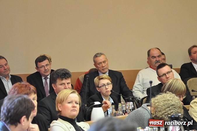 Zdjęcie w galerii na portalu naszraciborz.pl: Pierwsza sesja nowej Rady Miasta. Poznaliśmy radnych funkcyjnych wiadomości z regionu