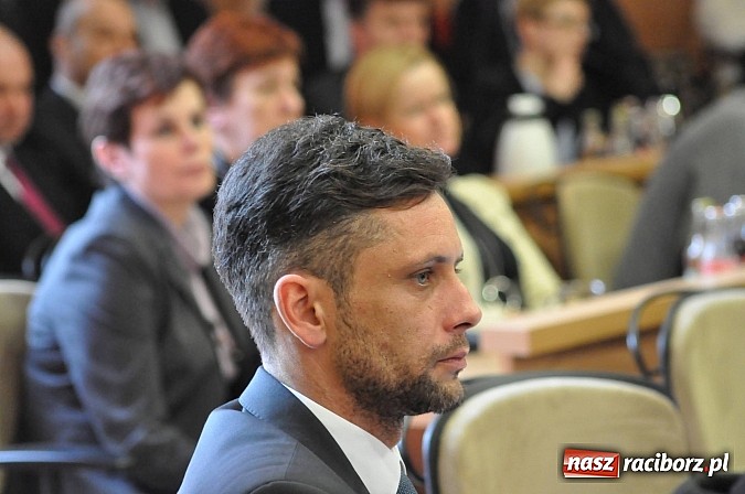 Zdjęcie w galerii na portalu naszraciborz.pl: Pierwsza sesja nowej Rady Miasta. Poznaliśmy radnych funkcyjnych wiadomości z regionu