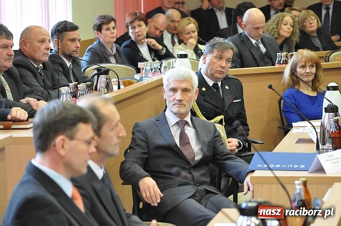 Zdjęcie w galerii na portalu naszraciborz.pl: Pierwsza sesja nowej Rady Miasta. Poznaliśmy radnych funkcyjnych wiadomości z regionu