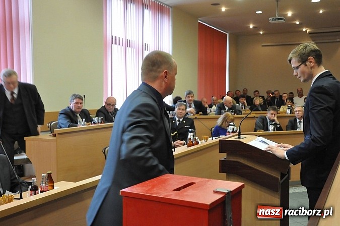 Zdjęcie w galerii na portalu naszraciborz.pl: Pierwsza sesja nowej Rady Miasta. Poznaliśmy radnych funkcyjnych wiadomości z regionu