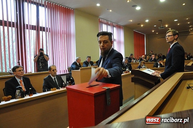 Zdjęcie w galerii na portalu naszraciborz.pl: Pierwsza sesja nowej Rady Miasta. Poznaliśmy radnych funkcyjnych wiadomości z regionu