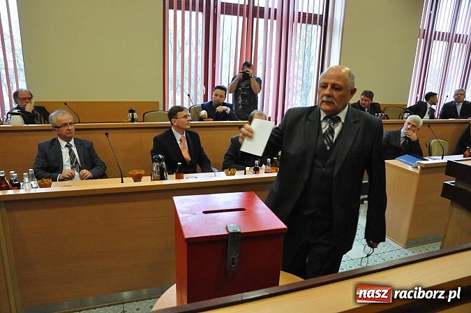 Zdjęcie w galerii na portalu naszraciborz.pl: Pierwsza sesja nowej Rady Miasta. Poznaliśmy radnych funkcyjnych wiadomości z regionu