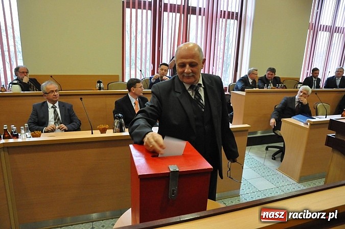 Zdjęcie w galerii na portalu naszraciborz.pl: Pierwsza sesja nowej Rady Miasta. Poznaliśmy radnych funkcyjnych wiadomości z regionu