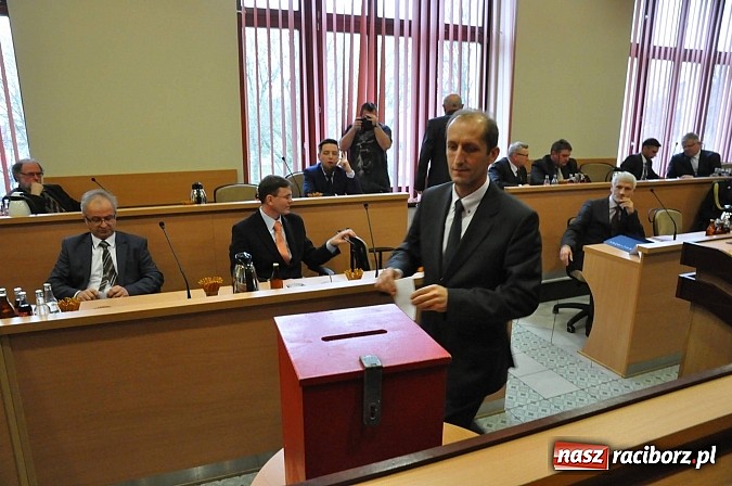 Zdjęcie w galerii na portalu naszraciborz.pl: Pierwsza sesja nowej Rady Miasta. Poznaliśmy radnych funkcyjnych wiadomości z regionu