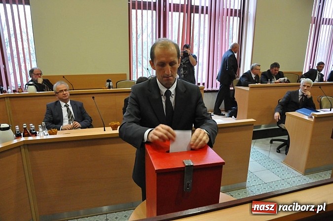 Zdjęcie w galerii na portalu naszraciborz.pl: Pierwsza sesja nowej Rady Miasta. Poznaliśmy radnych funkcyjnych wiadomości z regionu