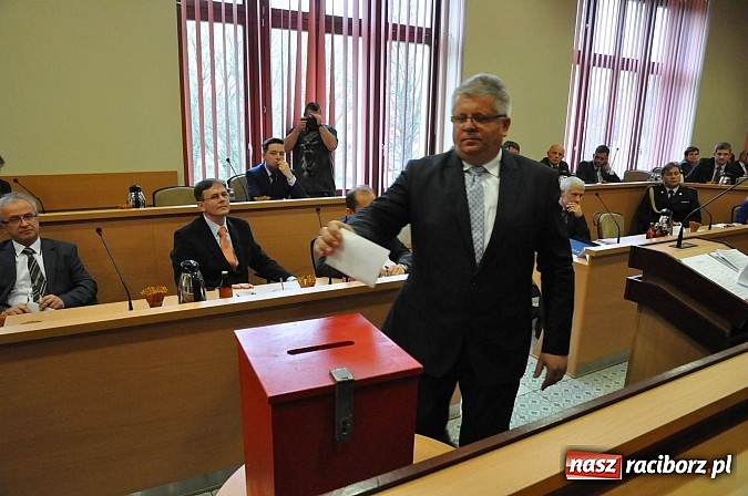 Zdjęcie w galerii na portalu naszraciborz.pl: Pierwsza sesja nowej Rady Miasta. Poznaliśmy radnych funkcyjnych wiadomości z regionu