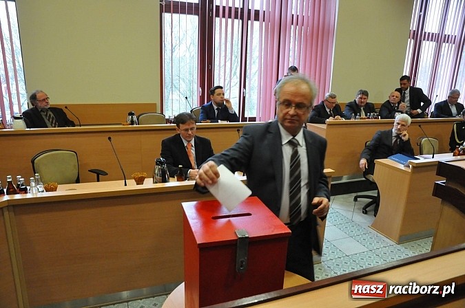 Zdjęcie w galerii na portalu naszraciborz.pl: Pierwsza sesja nowej Rady Miasta. Poznaliśmy radnych funkcyjnych wiadomości z regionu