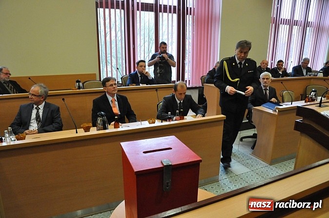 Zdjęcie w galerii na portalu naszraciborz.pl: Pierwsza sesja nowej Rady Miasta. Poznaliśmy radnych funkcyjnych wiadomości z regionu