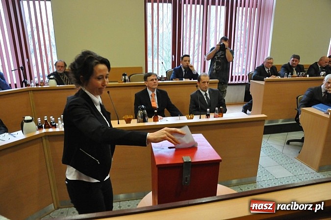 Zdjęcie w galerii na portalu naszraciborz.pl: Pierwsza sesja nowej Rady Miasta. Poznaliśmy radnych funkcyjnych wiadomości z regionu