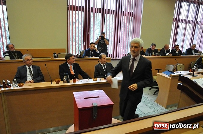Zdjęcie w galerii na portalu naszraciborz.pl: Pierwsza sesja nowej Rady Miasta. Poznaliśmy radnych funkcyjnych wiadomości z regionu
