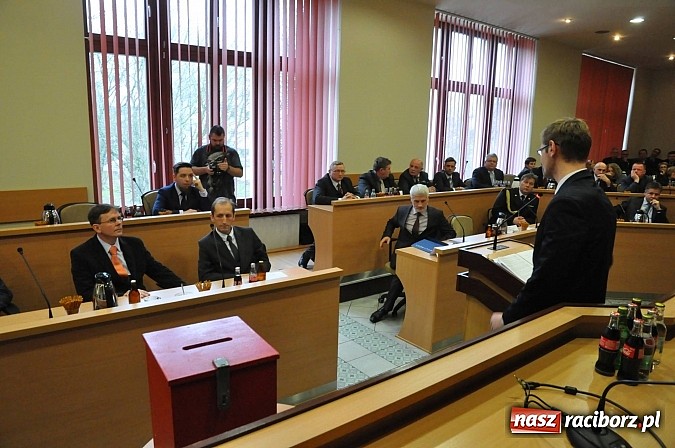 Zdjęcie w galerii na portalu naszraciborz.pl: Pierwsza sesja nowej Rady Miasta. Poznaliśmy radnych funkcyjnych wiadomości z regionu