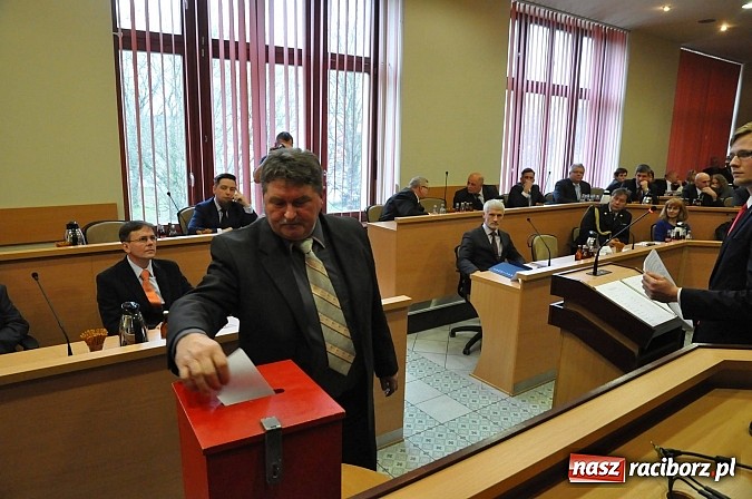 Zdjęcie w galerii na portalu naszraciborz.pl: Pierwsza sesja nowej Rady Miasta. Poznaliśmy radnych funkcyjnych wiadomości z regionu
