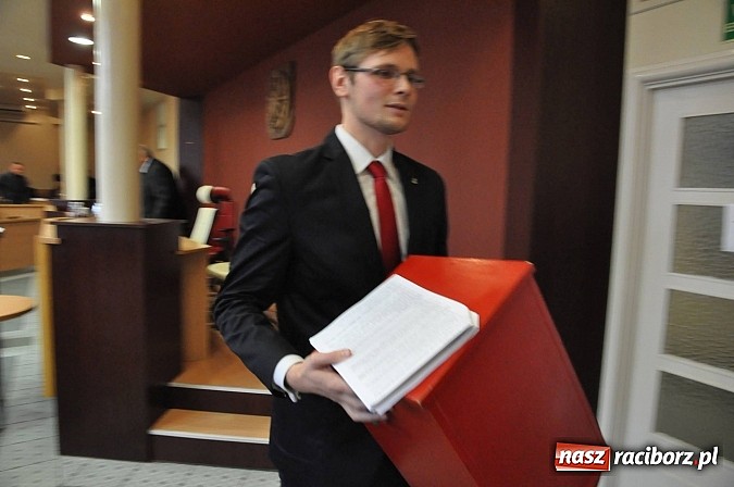 Zdjęcie w galerii na portalu naszraciborz.pl: Pierwsza sesja nowej Rady Miasta. Poznaliśmy radnych funkcyjnych wiadomości z regionu