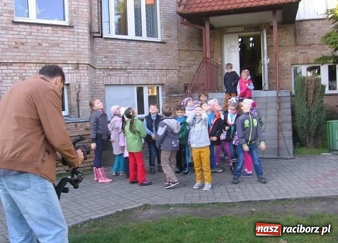 Zdjęcie w galerii na portalu naszraciborz.pl: Pierwszaki z Nędzy nakręciły klip muzyczny wiadomości z regionu