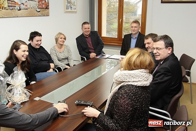 Zdjęcie w galerii na portalu naszraciborz.pl: Środowiskowy Dom Samopomocy z nowym samochodem gotowy do przyjęcia nowych podopiecznych wiadomości z regionu