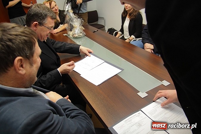 Zdjęcie w galerii na portalu naszraciborz.pl: Środowiskowy Dom Samopomocy z nowym samochodem gotowy do przyjęcia nowych podopiecznych wiadomości z regionu