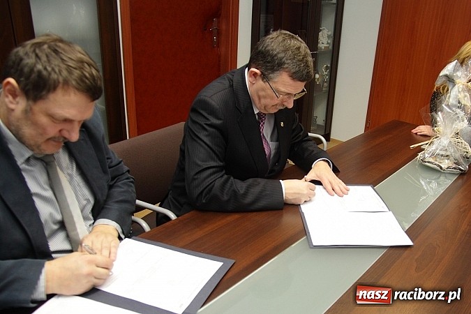 Zdjęcie w galerii na portalu naszraciborz.pl: Środowiskowy Dom Samopomocy z nowym samochodem gotowy do przyjęcia nowych podopiecznych wiadomości z regionu