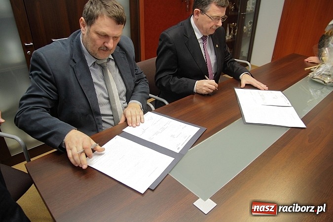 Zdjęcie w galerii na portalu naszraciborz.pl: Środowiskowy Dom Samopomocy z nowym samochodem gotowy do przyjęcia nowych podopiecznych wiadomości z regionu