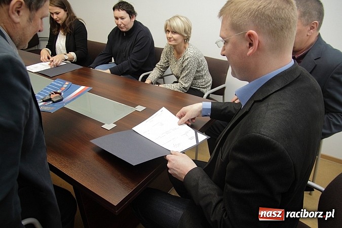 Zdjęcie w galerii na portalu naszraciborz.pl: Środowiskowy Dom Samopomocy z nowym samochodem gotowy do przyjęcia nowych podopiecznych wiadomości z regionu