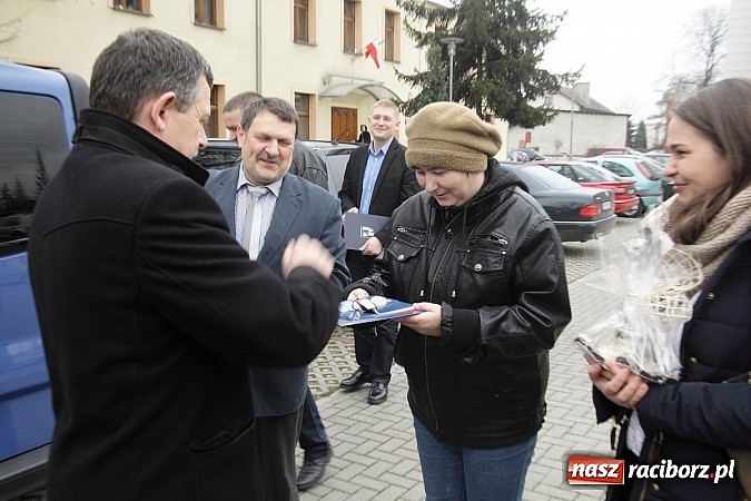 Zdjęcie w galerii na portalu naszraciborz.pl: Środowiskowy Dom Samopomocy z nowym samochodem gotowy do przyjęcia nowych podopiecznych wiadomości z regionu