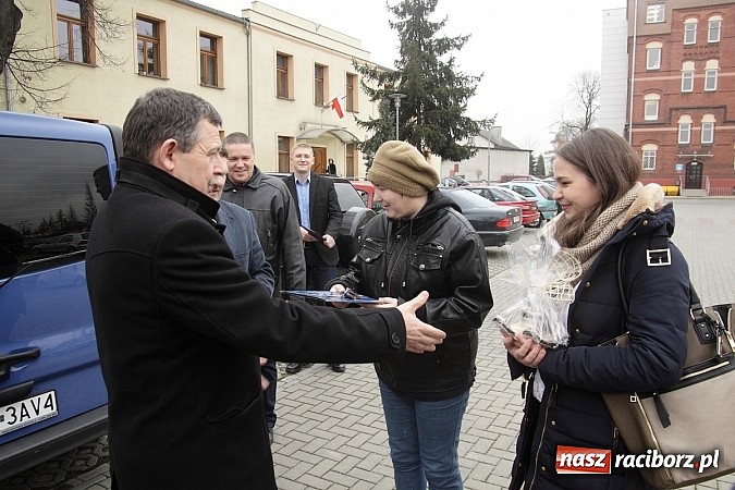 Zdjęcie w galerii na portalu naszraciborz.pl: Środowiskowy Dom Samopomocy z nowym samochodem gotowy do przyjęcia nowych podopiecznych wiadomości z regionu