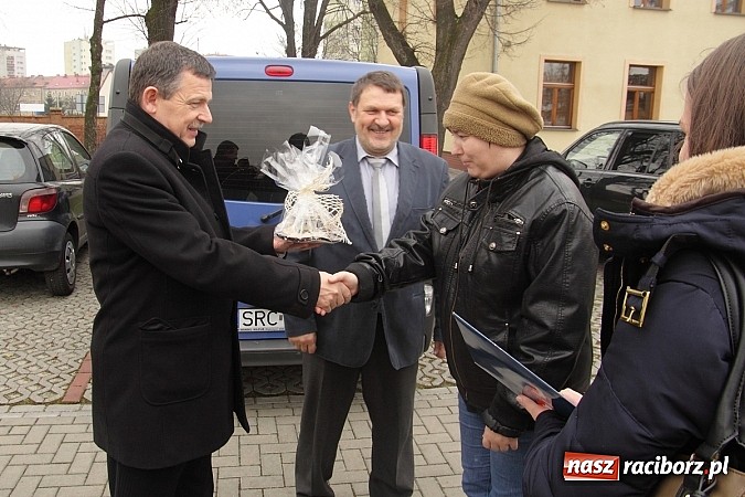 Zdjęcie w galerii na portalu naszraciborz.pl: Środowiskowy Dom Samopomocy z nowym samochodem gotowy do przyjęcia nowych podopiecznych wiadomości z regionu