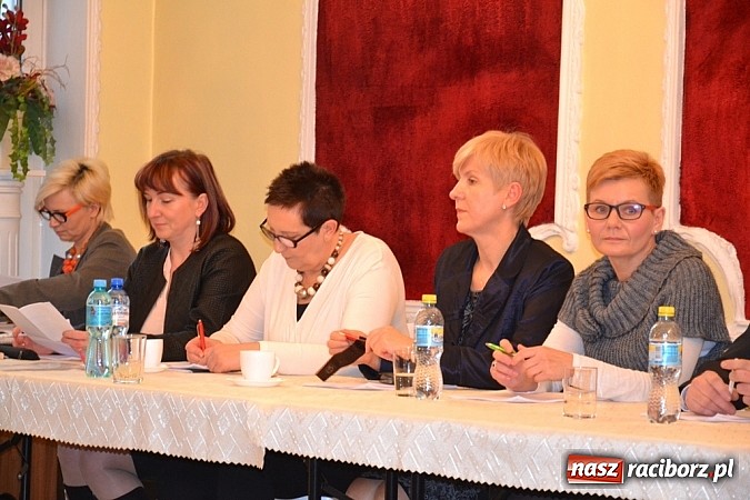 Zdjęcie w galerii na portalu naszraciborz.pl: Kuźnia Raciborska: Nowy burmistrz i radni już po ślubowaniu wiadomości z regionu