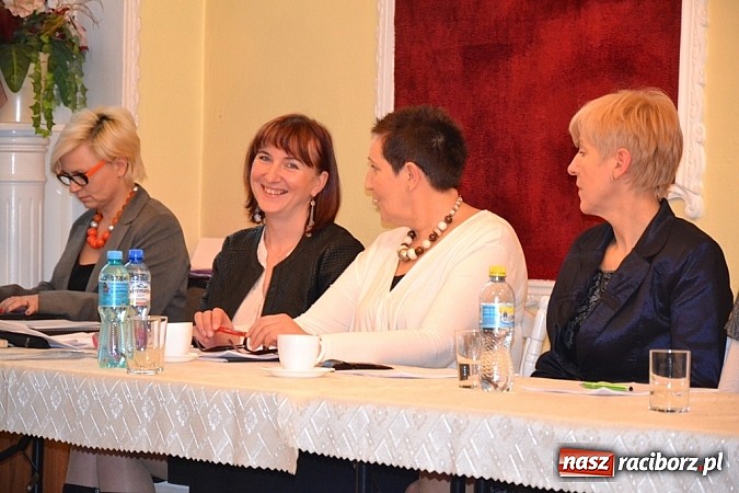 Zdjęcie w galerii na portalu naszraciborz.pl: Kuźnia Raciborska: Nowy burmistrz i radni już po ślubowaniu wiadomości z regionu