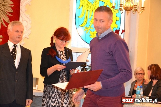 Zdjęcie w galerii na portalu naszraciborz.pl: Kuźnia Raciborska: Nowy burmistrz i radni już po ślubowaniu wiadomości z regionu