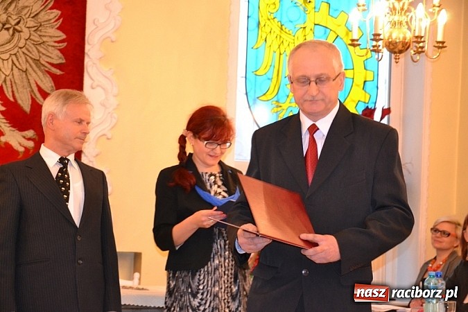 Zdjęcie w galerii na portalu naszraciborz.pl: Kuźnia Raciborska: Nowy burmistrz i radni już po ślubowaniu wiadomości z regionu