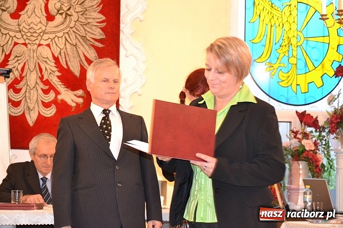 Zdjęcie w galerii na portalu naszraciborz.pl: Kuźnia Raciborska: Nowy burmistrz i radni już po ślubowaniu wiadomości z regionu