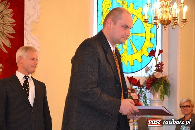 Zdjęcie w galerii na portalu naszraciborz.pl: Kuźnia Raciborska: Nowy burmistrz i radni już po ślubowaniu wiadomości z regionu