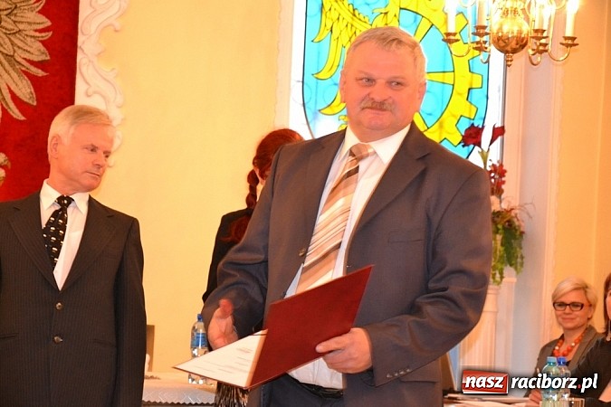Zdjęcie w galerii na portalu naszraciborz.pl: Kuźnia Raciborska: Nowy burmistrz i radni już po ślubowaniu wiadomości z regionu
