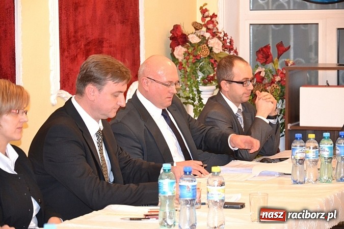 Zdjęcie w galerii na portalu naszraciborz.pl: Kuźnia Raciborska: Nowy burmistrz i radni już po ślubowaniu wiadomości z regionu