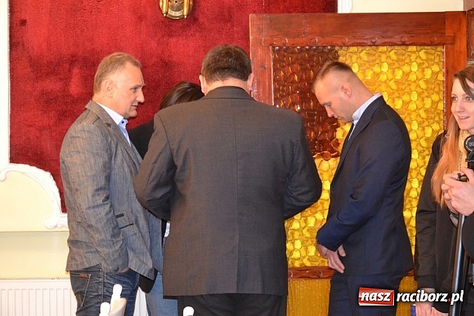 Zdjęcie w galerii na portalu naszraciborz.pl: Kuźnia Raciborska: Nowy burmistrz i radni już po ślubowaniu wiadomości z regionu