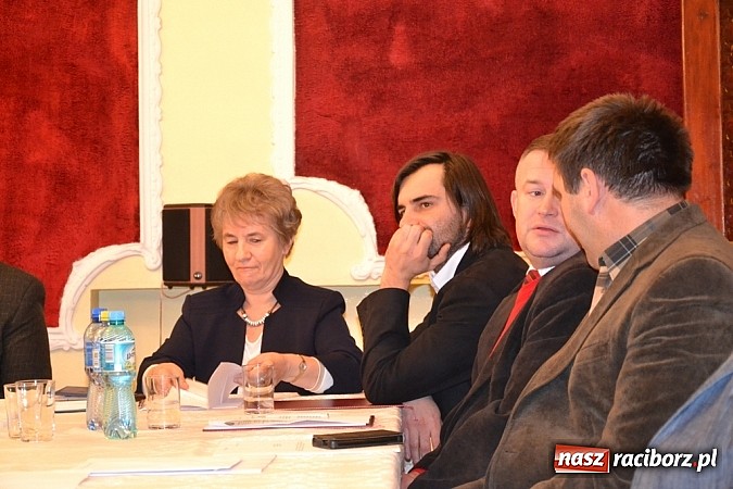 Zdjęcie w galerii na portalu naszraciborz.pl: Kuźnia Raciborska: Nowy burmistrz i radni już po ślubowaniu wiadomości z regionu